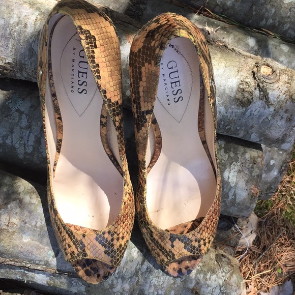 Guess Snakeskin Peep Toe Pumps 7.5 Animal Print Classic Heels - Picture 7 of 8